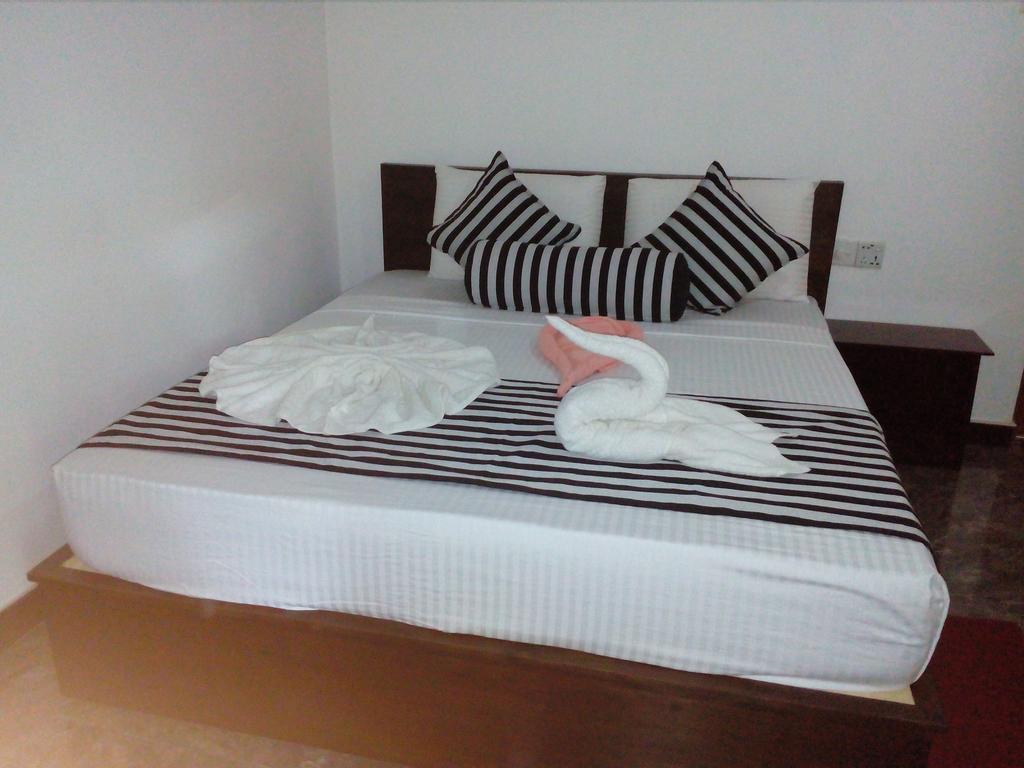 Nethmi Homestay Σιγκιρίγια Εξωτερικό φωτογραφία