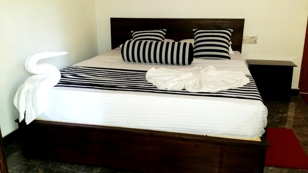 Nethmi Homestay Σιγκιρίγια Εξωτερικό φωτογραφία