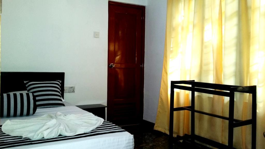 Nethmi Homestay Σιγκιρίγια Εξωτερικό φωτογραφία