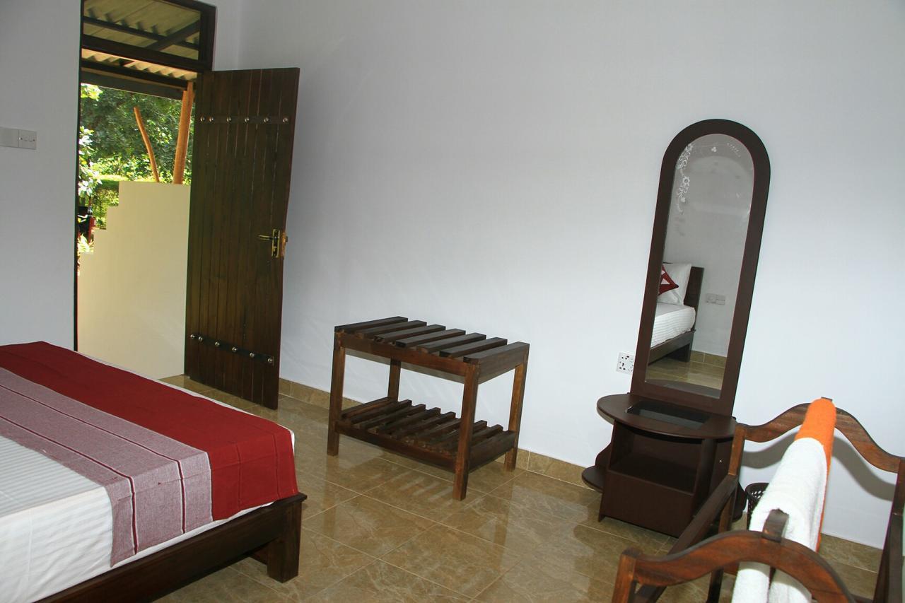 Nethmi Homestay Σιγκιρίγια Εξωτερικό φωτογραφία