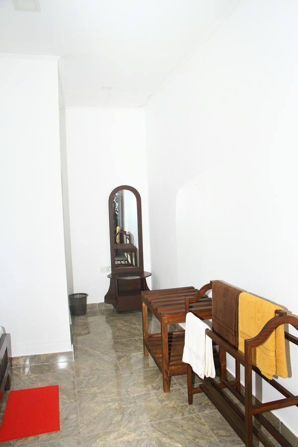 Nethmi Homestay Σιγκιρίγια Εξωτερικό φωτογραφία