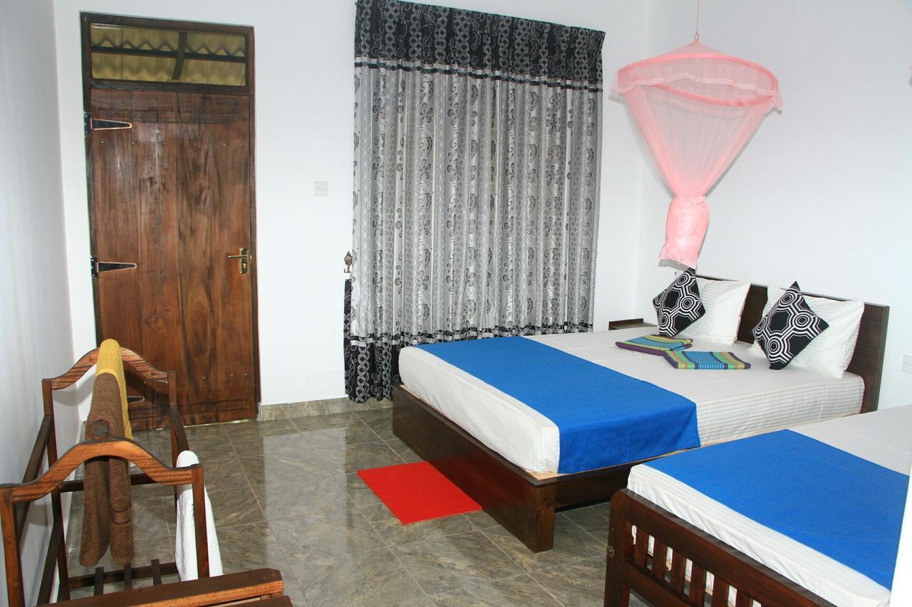 Nethmi Homestay Σιγκιρίγια Εξωτερικό φωτογραφία