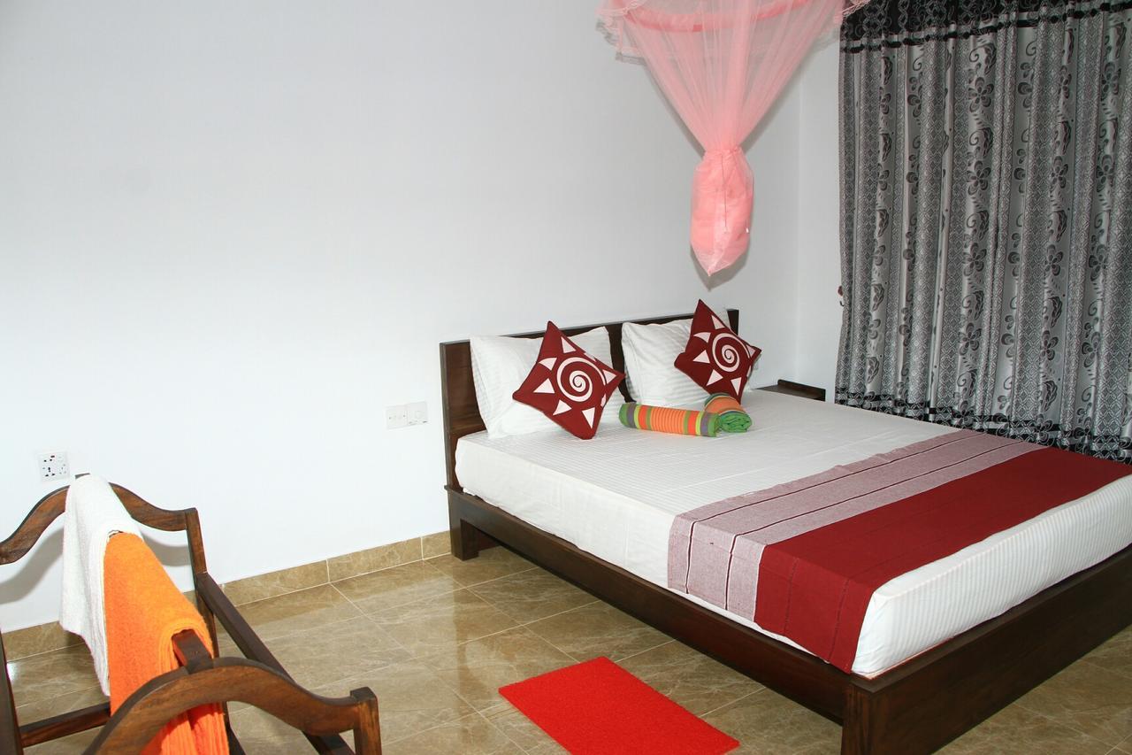 Nethmi Homestay Σιγκιρίγια Εξωτερικό φωτογραφία