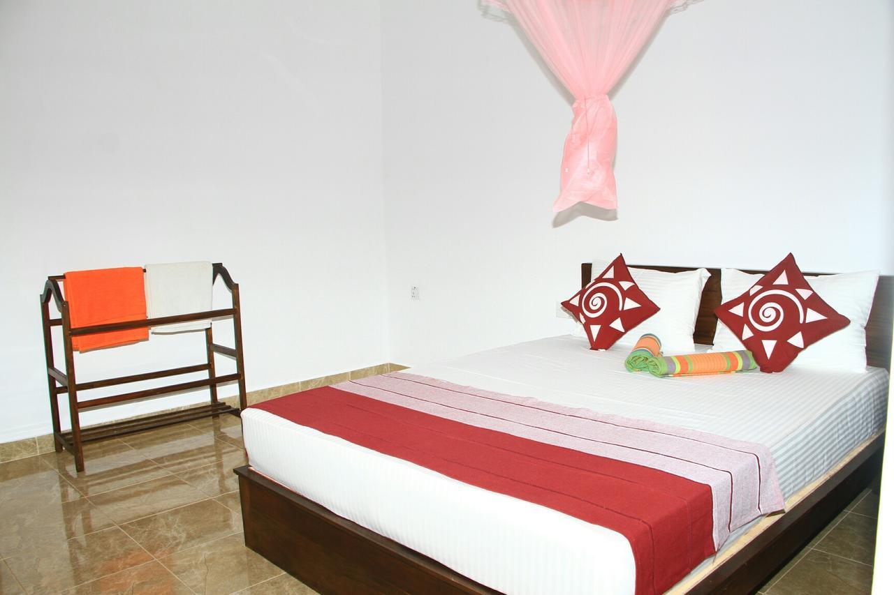 Nethmi Homestay Σιγκιρίγια Εξωτερικό φωτογραφία