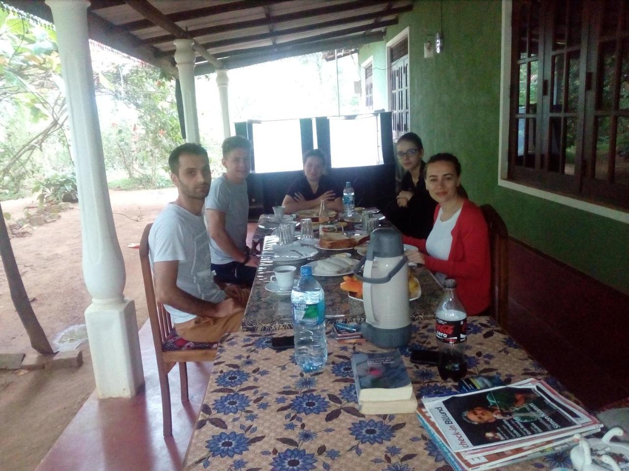 Nethmi Homestay Σιγκιρίγια Εξωτερικό φωτογραφία